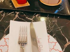 -Salon de The de Joel Robuchon(外滩18号店)