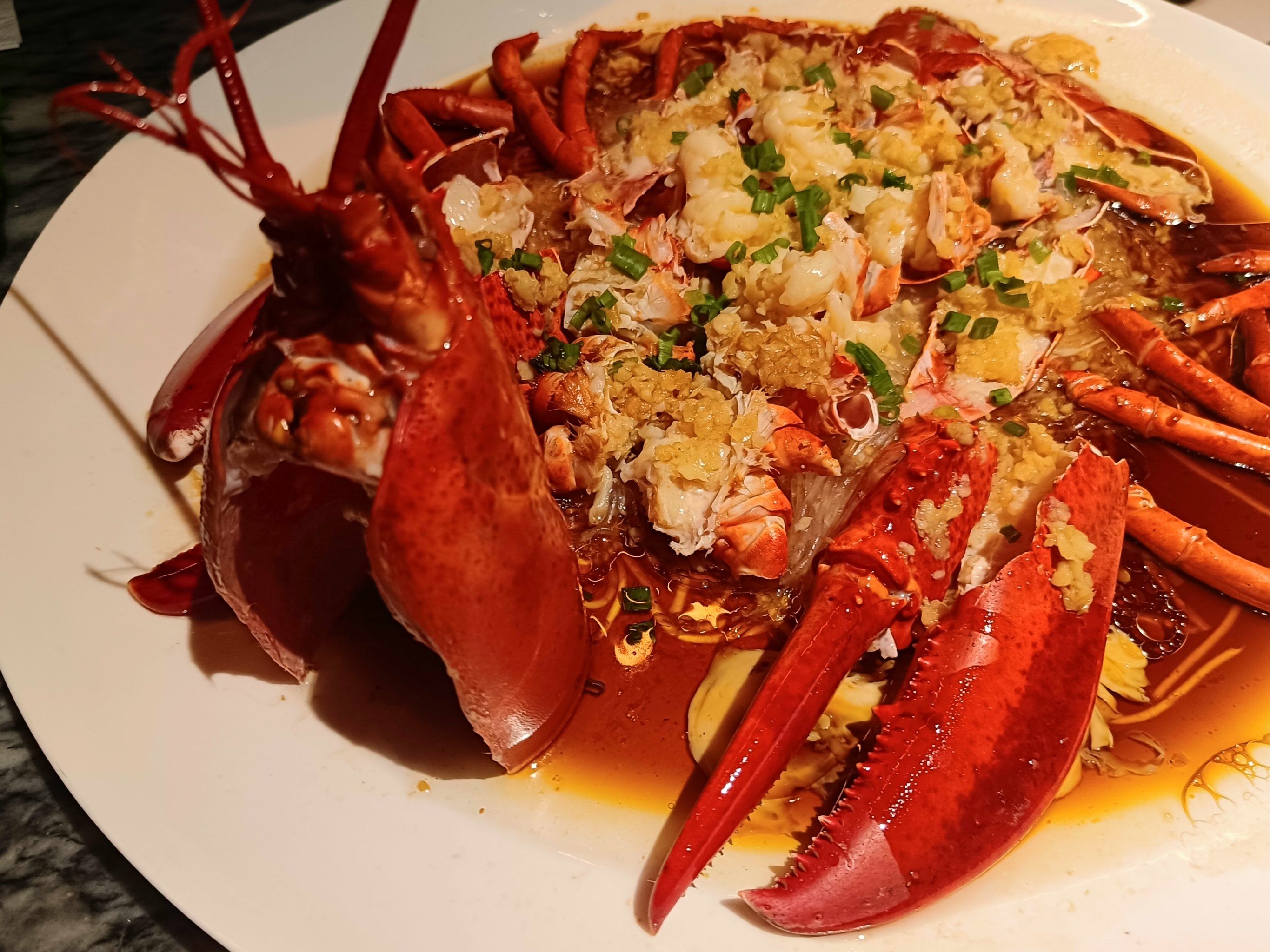 品尝蒜蓉粉丝蒸龙虾,不仅仅是为了满足口腹