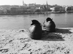 -多瑙河畔鞋履雕塑