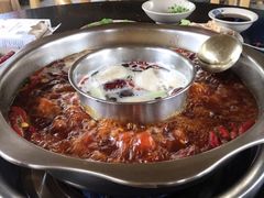 -茅草房·河畔园林火锅