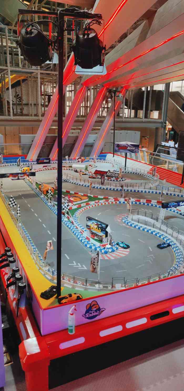 superrabbit运动汇蹦床轰趴团建派对桌游vr攀岩大学城店