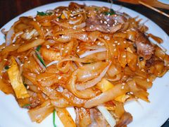 干炒牛河-胡桃里音乐餐厅(陶溪川店)(川湘赣菜·世界百大酒庄直供红酒·音乐表演)