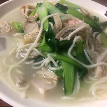 0  给我们推荐了牛蛙面28和三鲜面22 牛蛙面真的很惊艳!