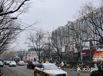 最美的风景在路上， 放下手机，仰望天空， 或许你会发