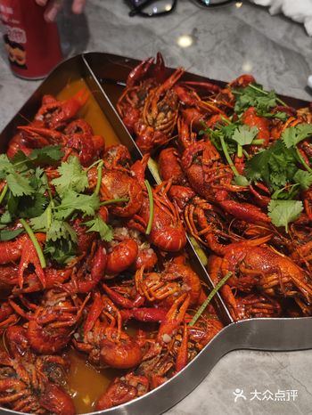 救命！这家小龙虾让我狂嗦到手指发光！！