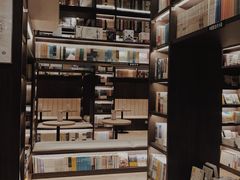 -钟书阁(群光广场店)