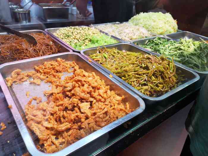 小西关传统面馆(西湖道店)-"这家店就在西湖道上,门脸不大,红牌匾到是