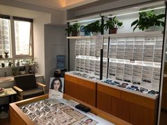 -视野联行眼镜•蔡司•依视路(温江店)