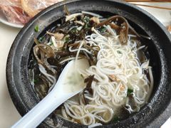 -刚砂锅鸡丝米线