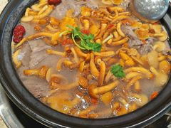 -九寨沟特色牦牛肉汤锅