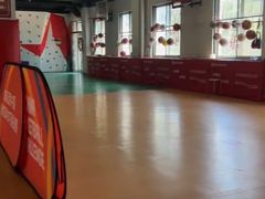 -悦动体能篮球羽毛球网球(三里河店)