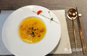 Salted Egg Yolk Pumpkin Soup with Yellow Ear Mushrooms
