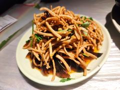 馓子拌皮蛋-巴厘龙虾·榜首油焖大虾(洞庭·艺术洋房店)