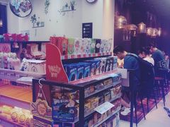 -全家便利店(洛川东路店)