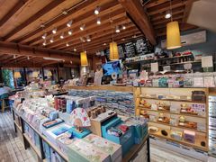 -猫的天空之城概念书店(丽江古城饮玉巷店)