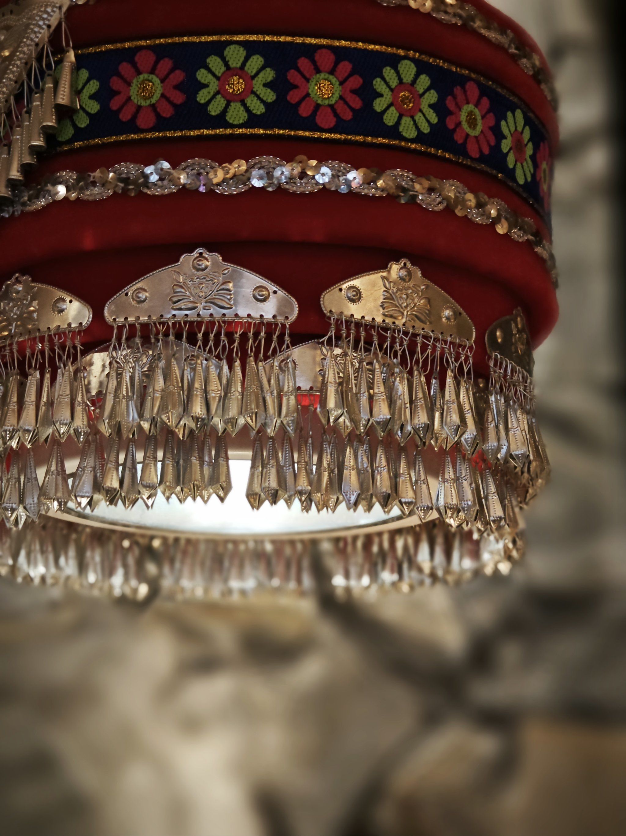 一进门就被土家族的帽子灯吸引了