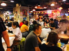 大堂-鲜入围煮花胶鸡海鲜火锅