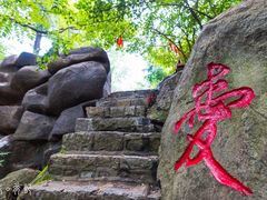 -雪山彩虹谷景区