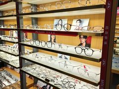 -优医视平价眼镜蔡司依视路折扣工厂店(十里堡店)