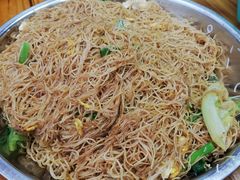 炒粉-大眼强五杯鹅·桑拿鸡煲