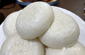 Braised Pork with Steamed Buns