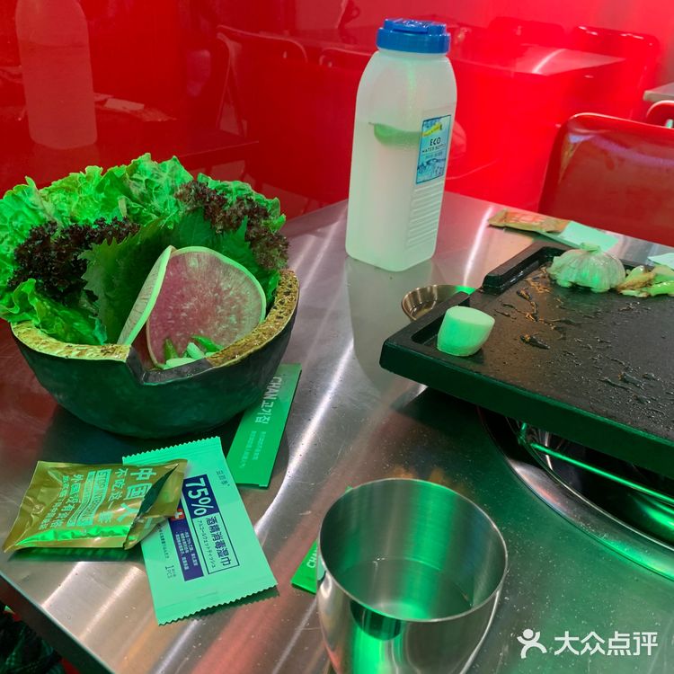 真是绝配，我们还加了份生菜。肉的分量很足