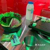 真是绝配，我们还加了份生菜。肉的分量很足