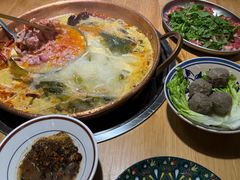 -洱火云南酸菜牛肉火锅(石景山当代商城店)