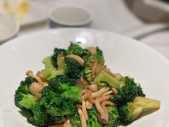 西蓝花炒双菇-北平楼·烤鸭·北京菜(牡丹园店)