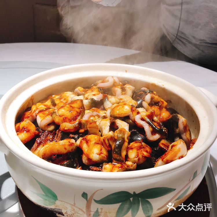 份量很大。出炉有一段时间了，皮兼具脆性与韧性