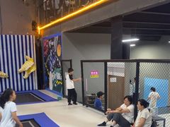 -超时空蹦床团建·VR潮玩运动娱乐·生日派对游乐园(金桥店)