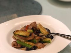 翠玉瓜野菌炒爽肉-利苑酒家(合景国际金融广场店)