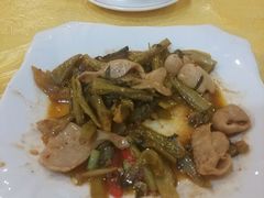咸菜炒肥肠-华兴餐厅·招牌生鱼片(桃园路店)