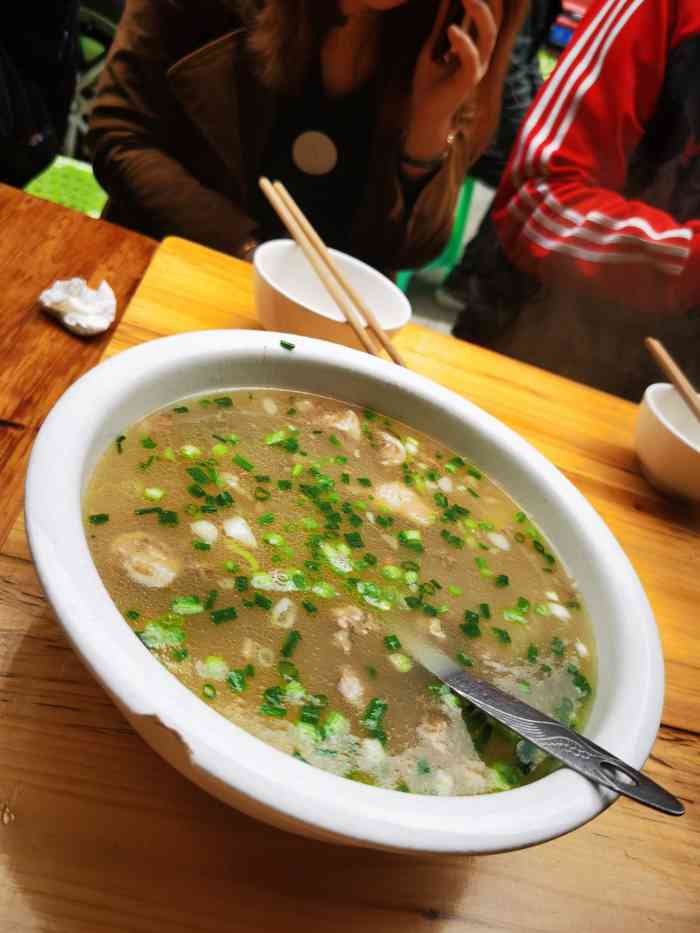 九九牛肉馆(南山路店)-"[薄荷]环境:南山上面的街边拐角处的居.