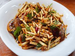 凉拌折耳根-沾益辣子鸡