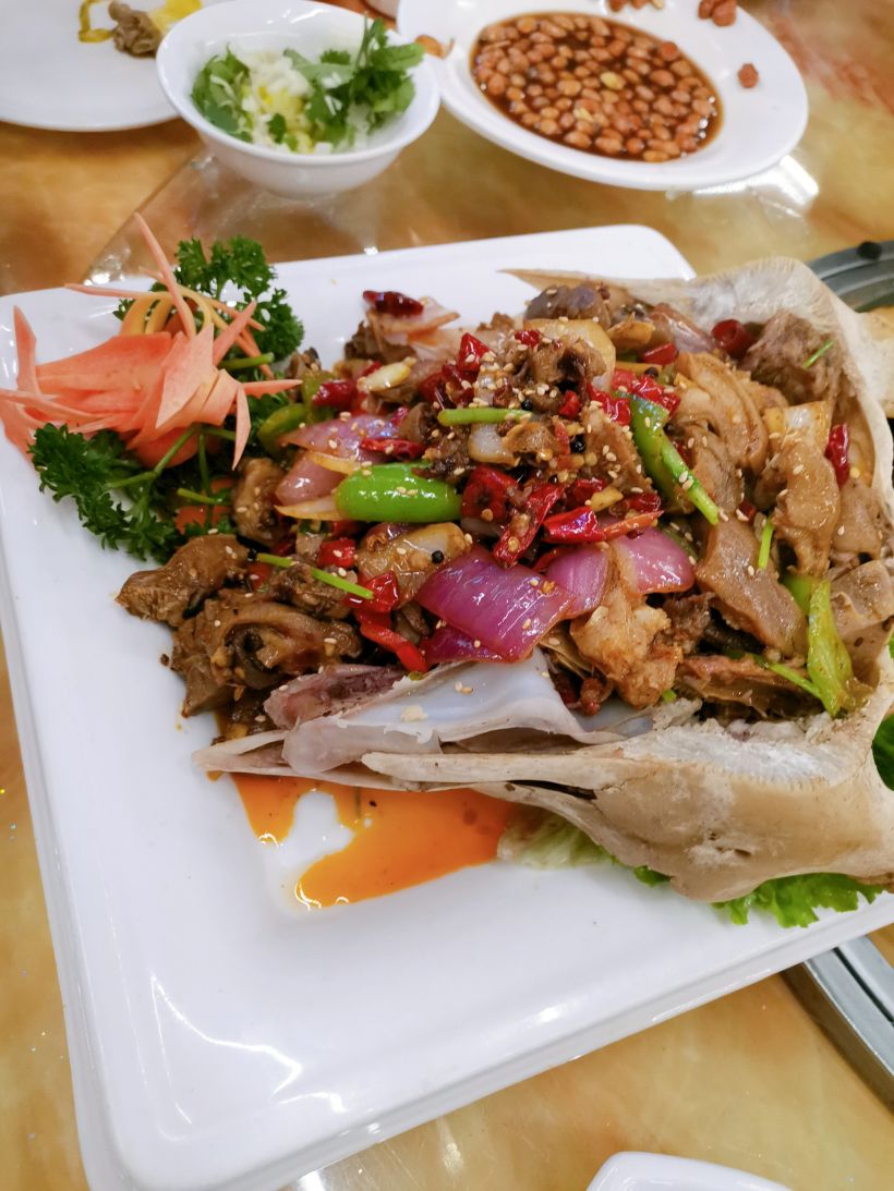 「招牌羊头」很好吃,爆炒入味,感觉无论是哪一块的肉这么做都很好吃诶