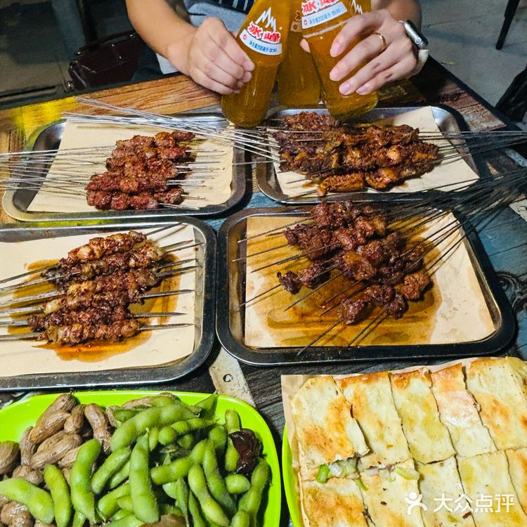 西安城墙脚下 本地人会反复去的烧烤店