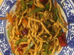 尖椒肉丝-味窑餐厅