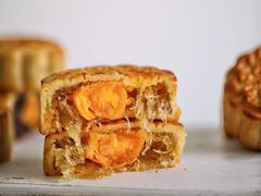 冬翅蛋黄月-小鱼泡芙