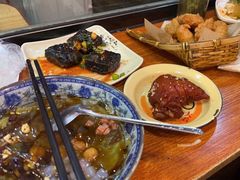 -爆炸头阿姨小四川正宗川味小吃(无任何分店)