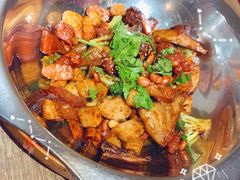 -愉肴麻辣香锅(中山路店)