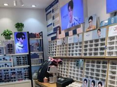 -沫芮眼镜·蔡司官方授权店(人民广场店)