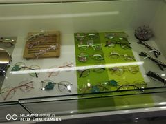 -提一眼镜·蔡司·依视路(小寨店)