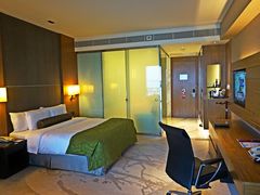 -上海滴水湖皇冠假日酒店