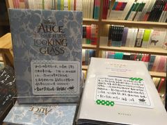 -猫的天空之城概念书店(杭州南宋御街店)