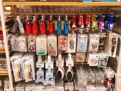 -名创优品(北京新中关购物中心地铁层店)