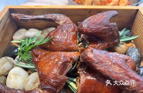 Juicy Black Bean Aromatized Braised Pigeon