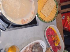 -尚尚仙·酸汤猪手·猪肚鸡火锅(华联万柳购物中心店)