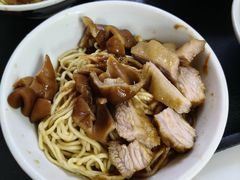 -松树干拌面店