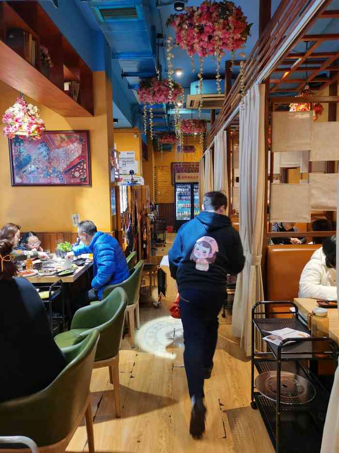 雅莉家烤肉馆(玉林店)-"有两个门面,不过都挨着的,还是挺好找的.